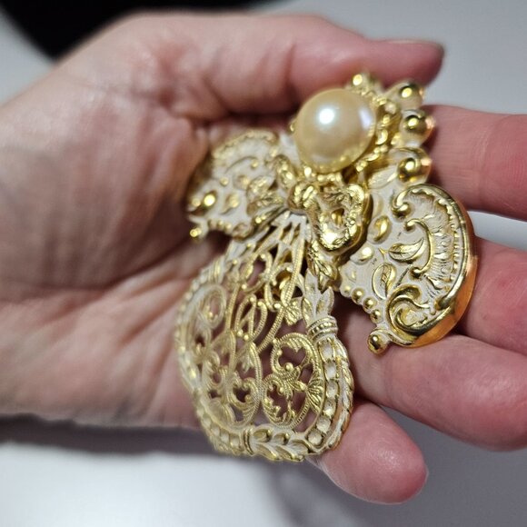 *Sale* Jane gold tone angle brooch - Picture 3 of 11